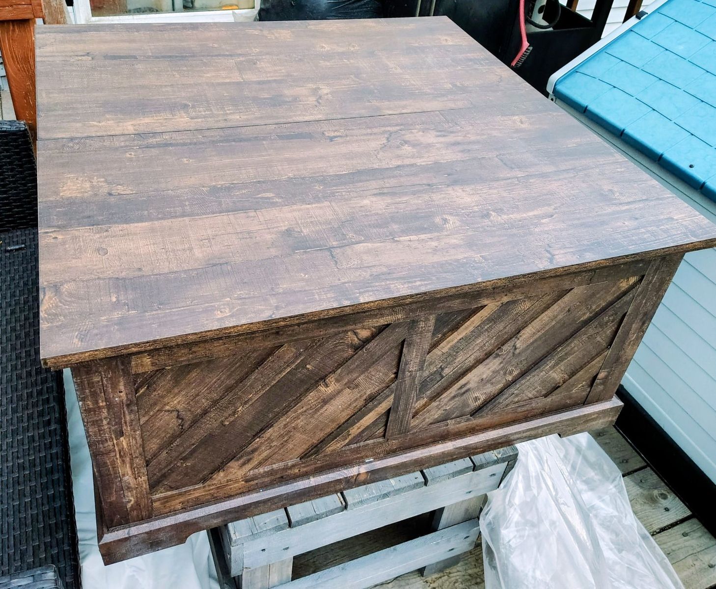 Brand New Lift-Top Coffee Table (Assembled & Tons of Storage!)
​