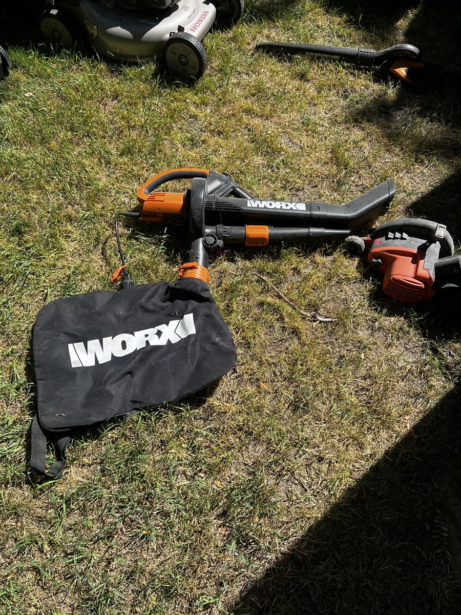 WORX WG505 12 Amp Electric Blower/Vac/Mulcher with Leaf Collection Bag