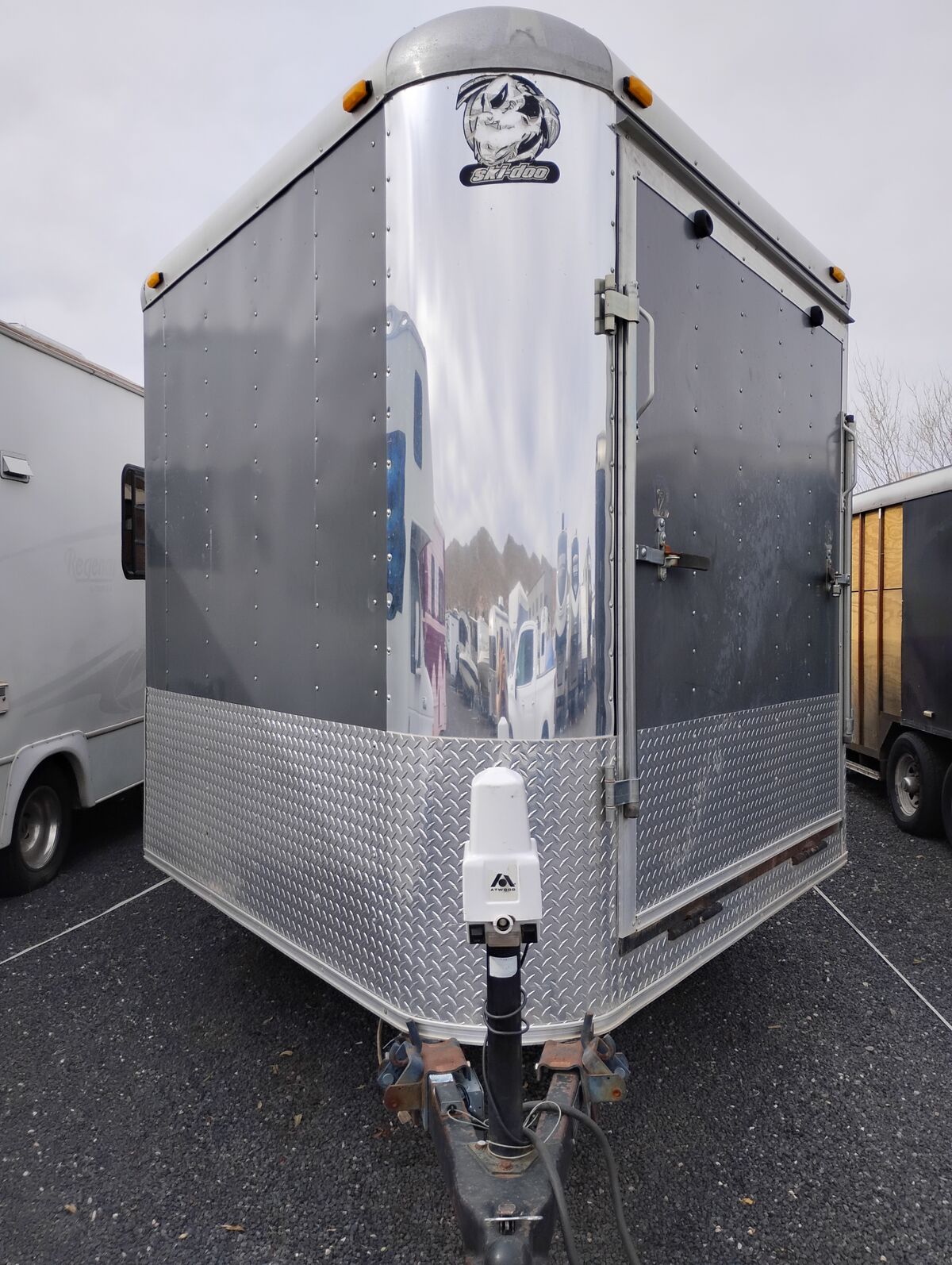 2005 Hallmark trailer 16 ft inside box