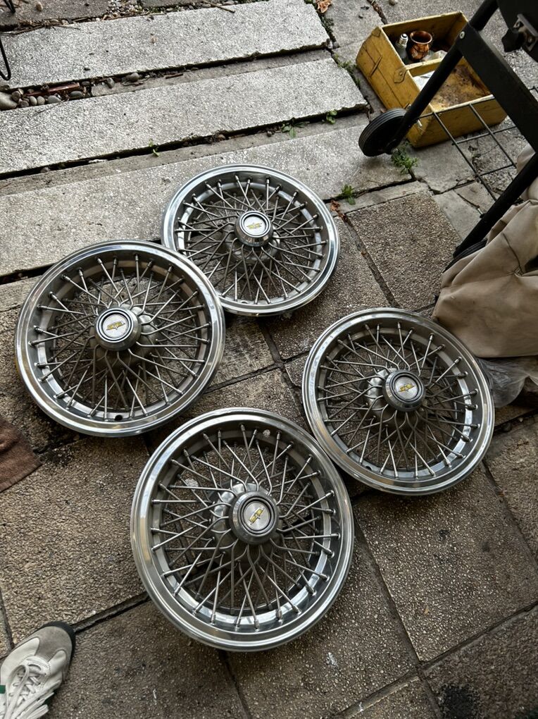 4 OEM 1986-96 Chevrolet Caprice Spoke Wire Hubcaps