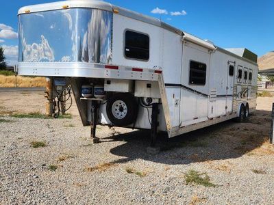 2005 Exiss 4 horse Living Quarters