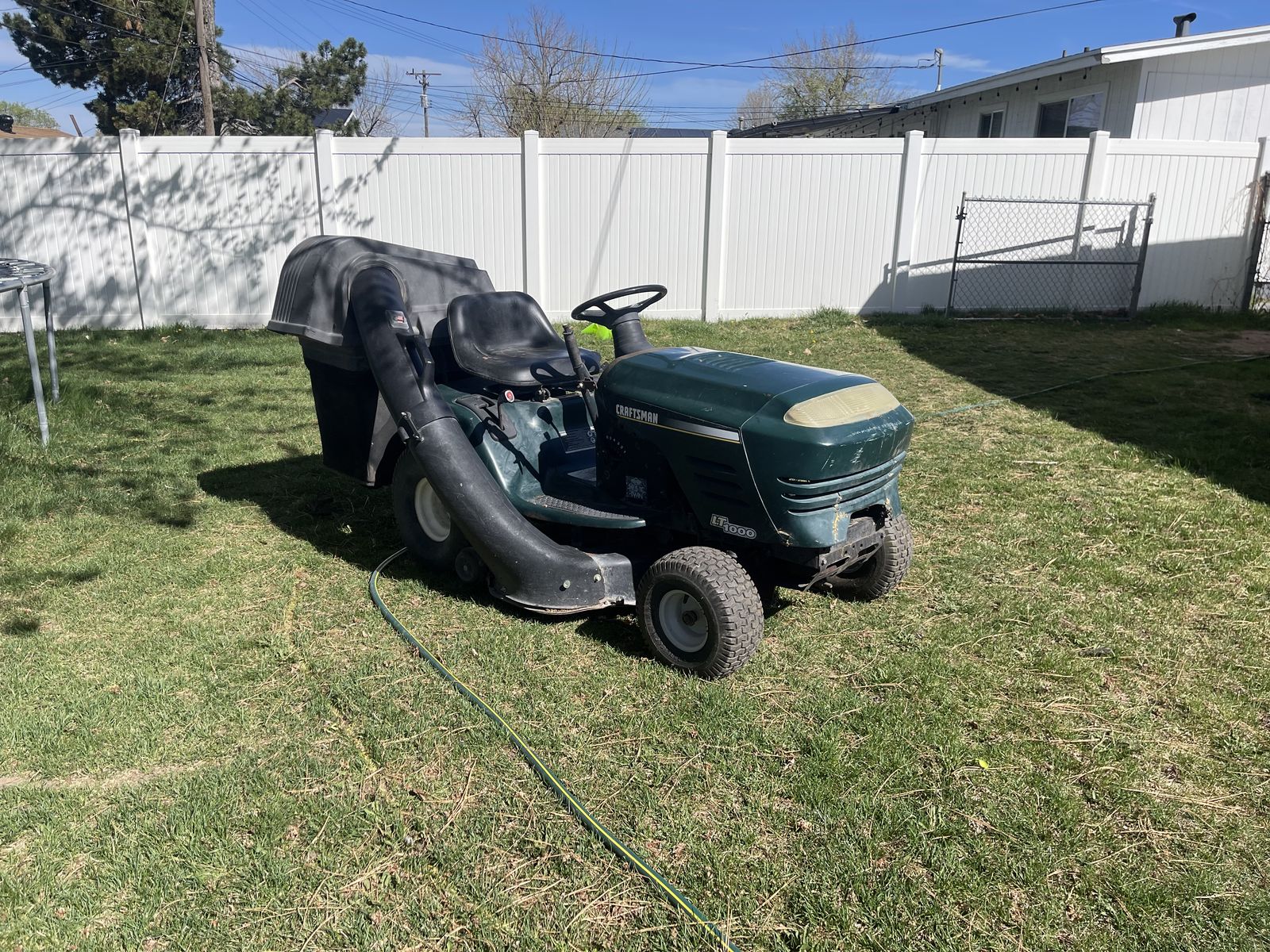 Craftsman Riding Lawnmower