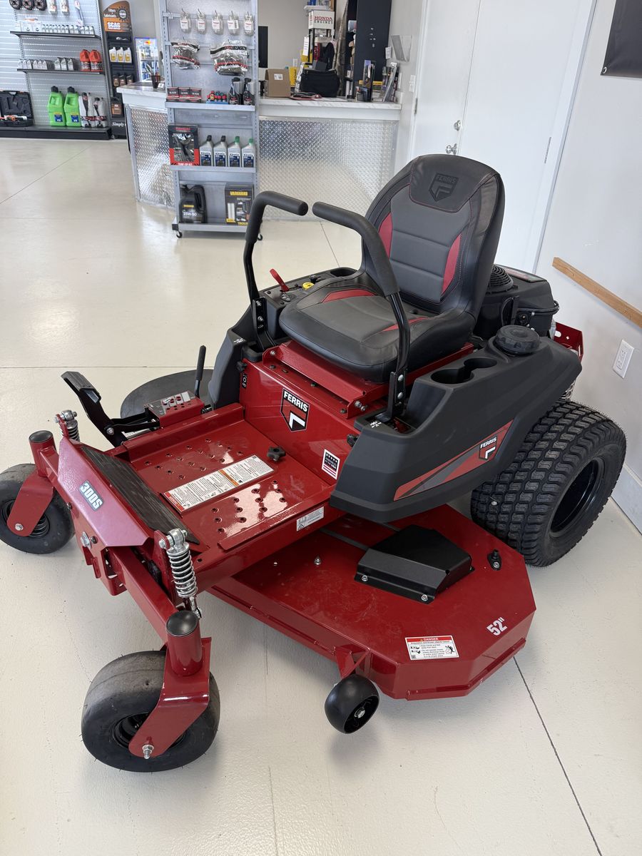 FERRIS ZERO TURN RIDING LAWN MOWER 52" 300S
