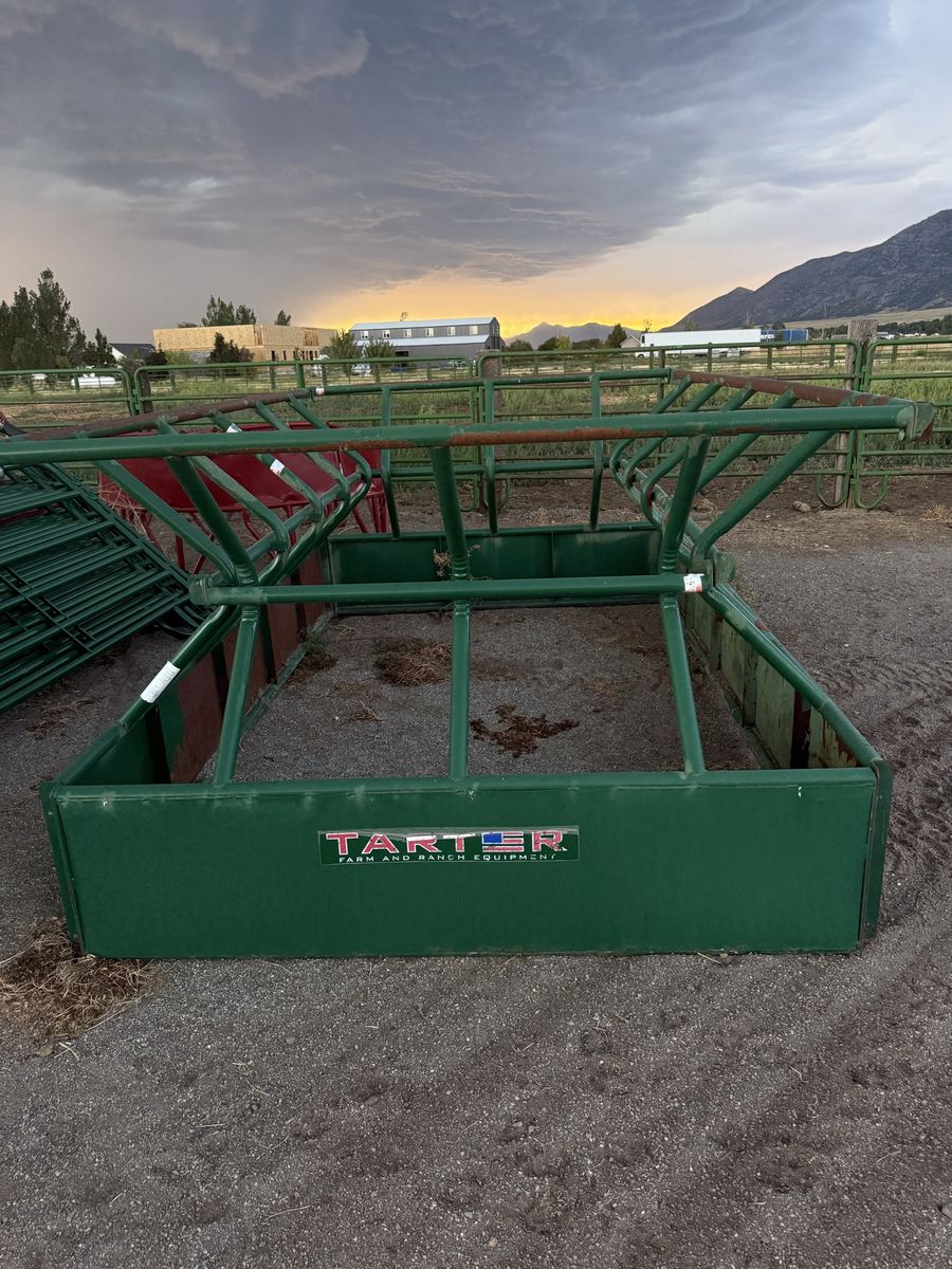 Tarter Farm and Ranch Equipment Heavy Duty Bale Feeder