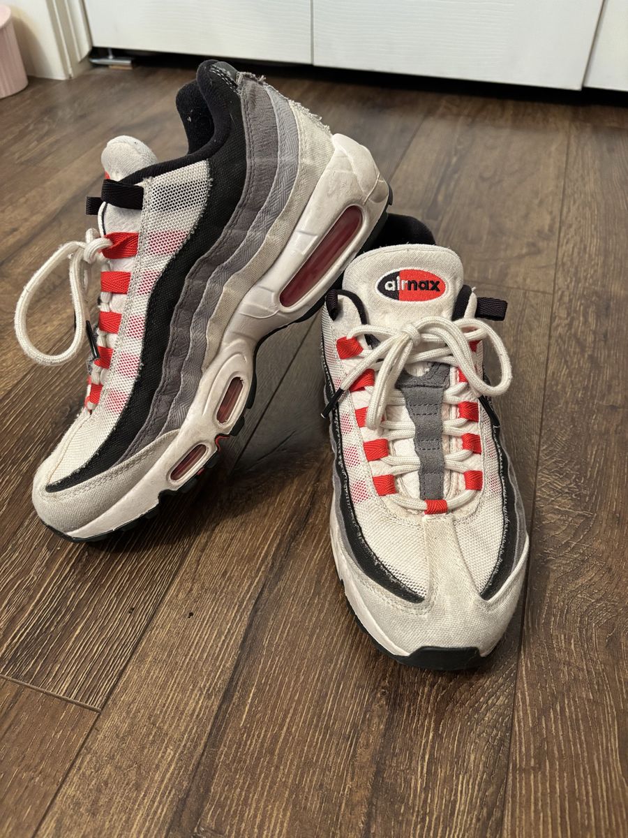 Nike Airmax - Size 8.5M