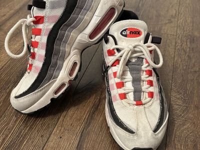 Nike Airmax - Size 8.5M