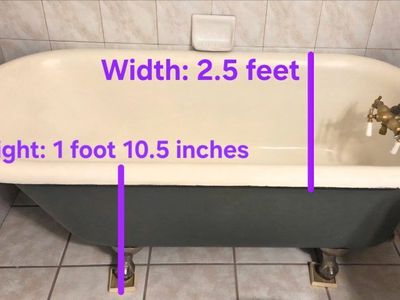 Cast Iron Clawfoot Tub (French Double Ended)
Vintage Clawfoot Bathtub - 5ft Length, 2.5ft Width, 1ft 10.5in Height, Gold Faucet