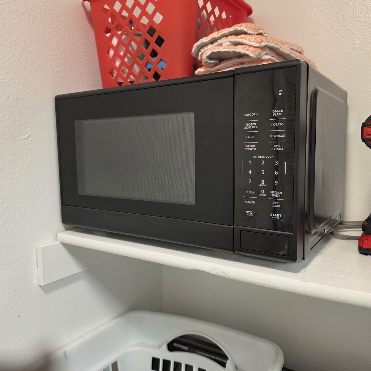 New Mainstays 1.1 cu ft 1000w microwave