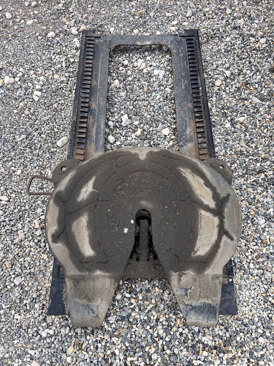 Semi Truck Fifth Wheel Hitch with Sliding Mounting Rails