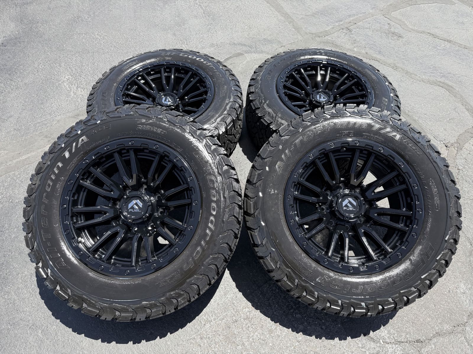 LT285/65r20 BFG KO3 Black Fuel Rebel 8x180 Chevy Silverado 2500 3500 GMC Sierra 2011+ wheels and tires BFGoodrich AT