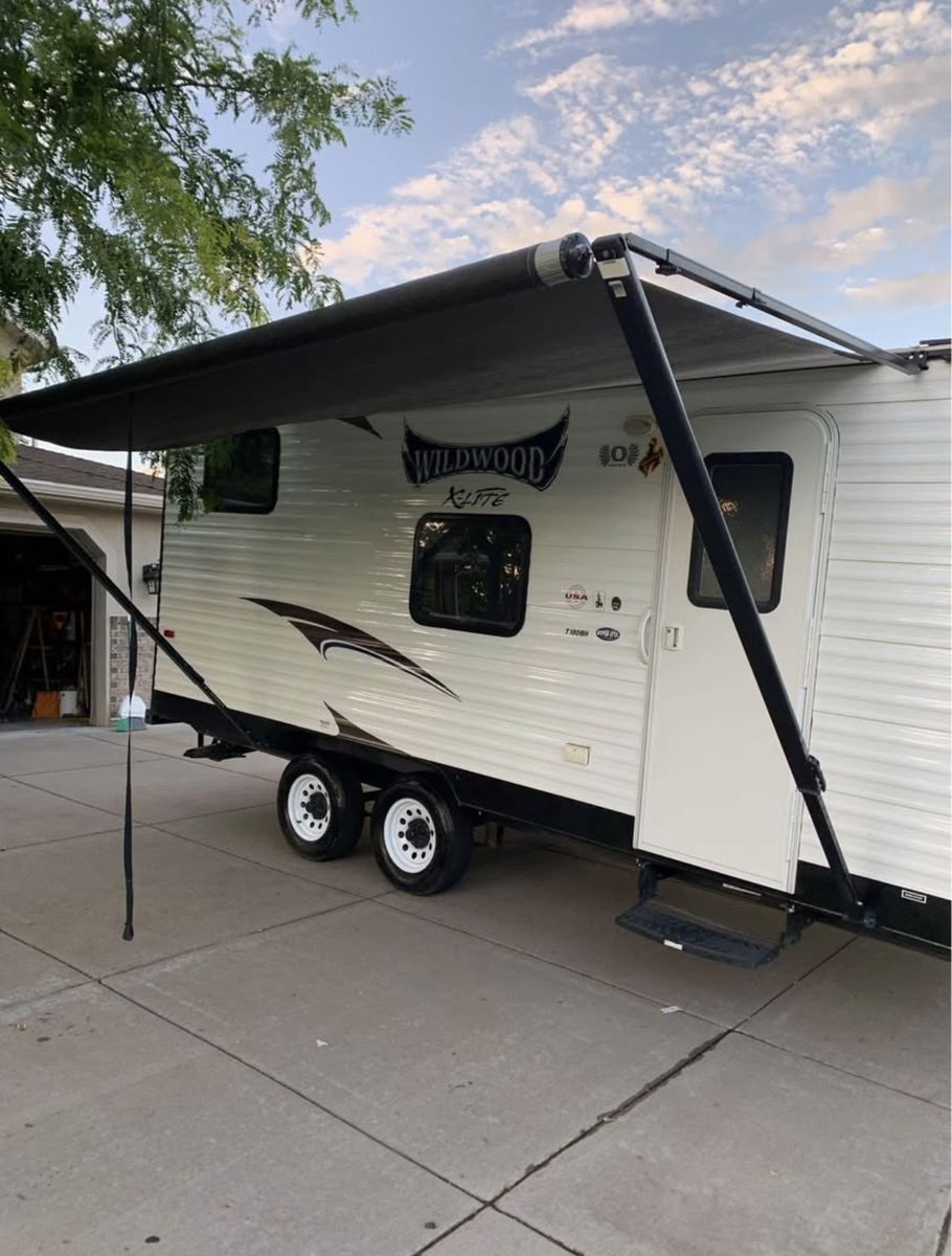 FOR SALE: LIGHT WEIGHT 2016 Forest River Wildwood 180DH Travel Trailer.