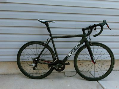 Felt F-Series 56cm carbon road bike – SRAM Red 22