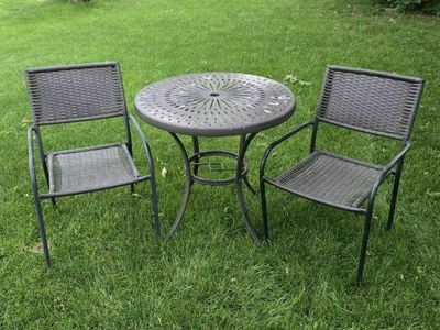 Circular Metal Outdoor Patio Bistro Table & 2 Chairs