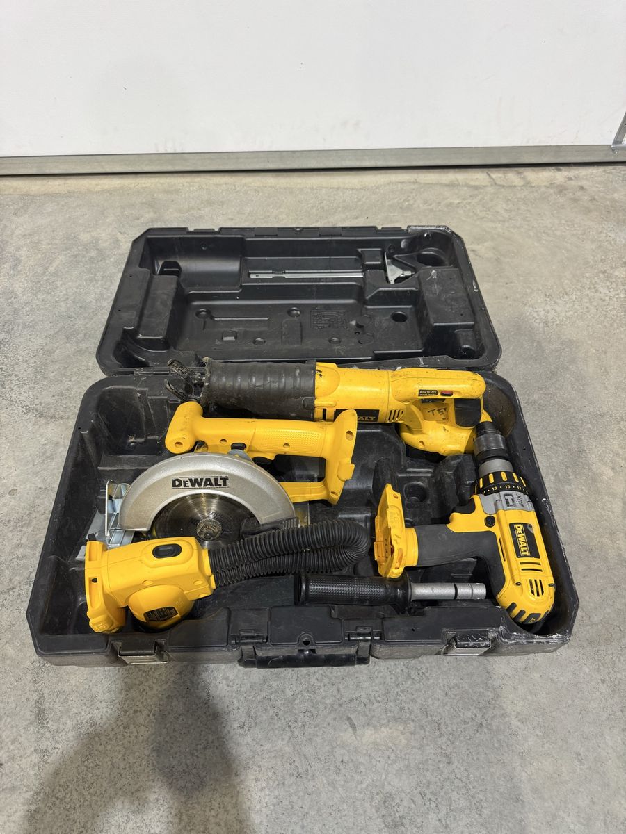 DEWALT Cordless 18V Tool Kit - Reciprocating Saw, Circular Saw, Drill/Driver, Blower, Case