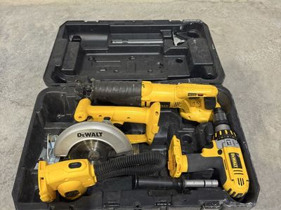 DEWALT Cordless 18V Tool Kit - Reciprocating Saw, Circular Saw, Drill/Driver, Blower, Case