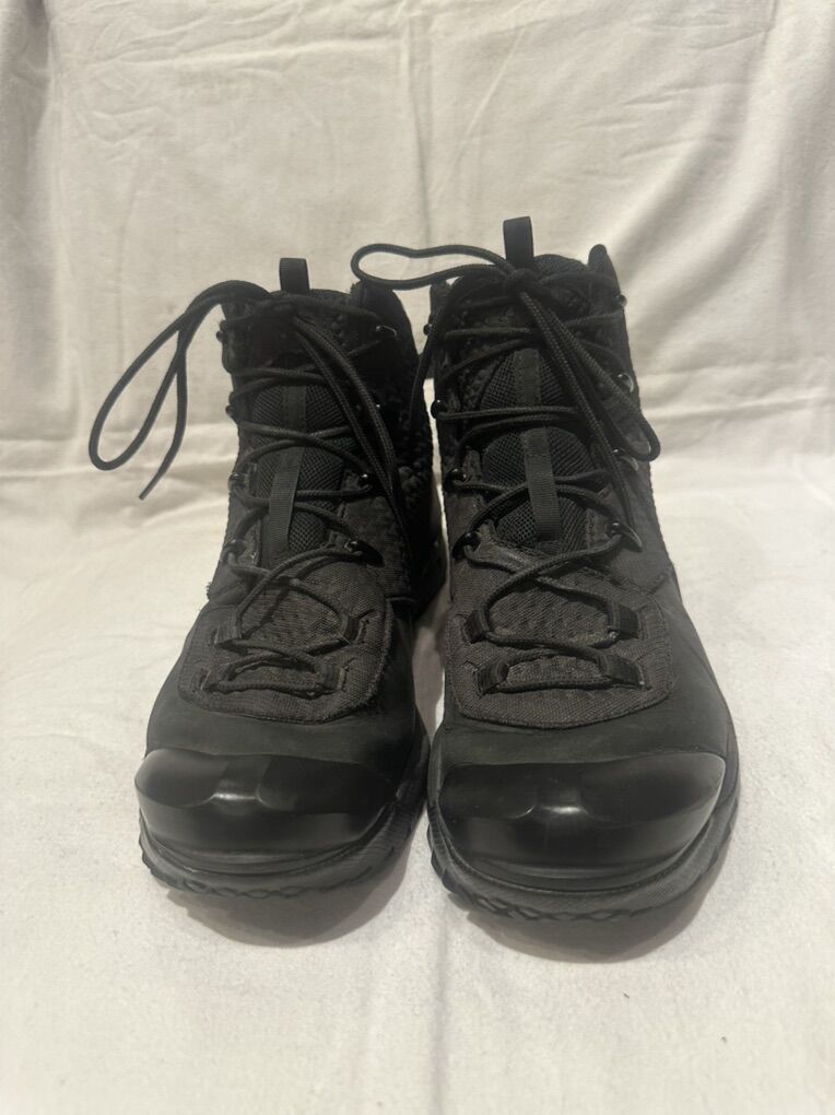 Under Armour Men’s 11 Black Goretex Hiking Boots