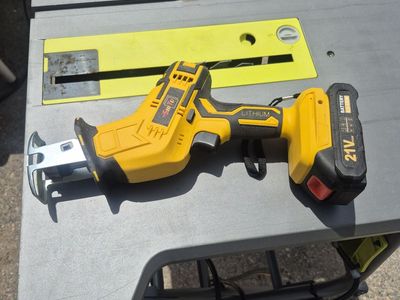 Shuou 21V Cordless Lithium Reciprocating Saw - Compact, Powerful for DIY & Home Projects