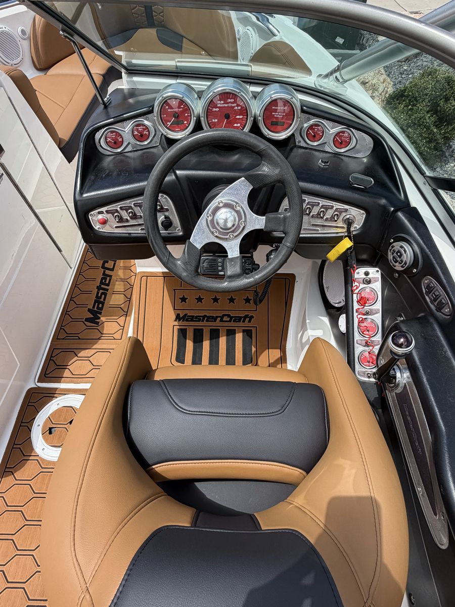 Main image 6