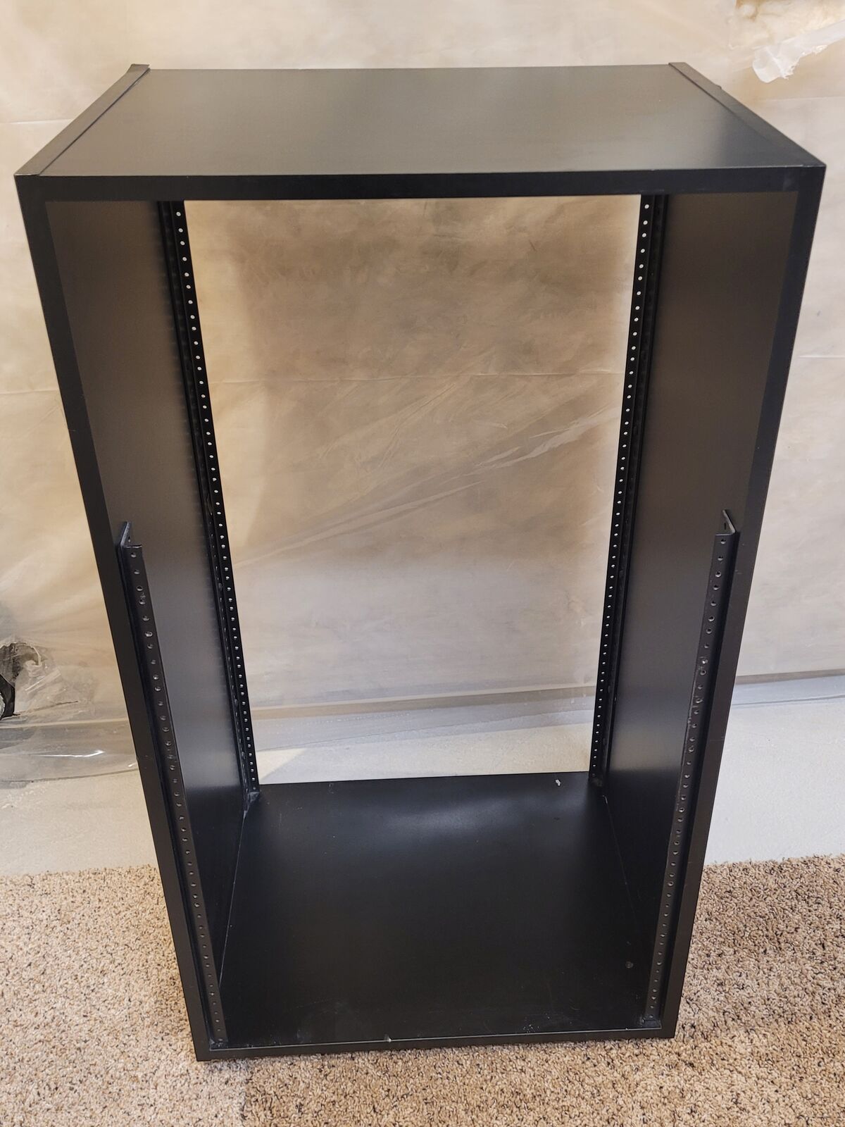 Gator Middle Atlantic 18U Pro Audio Rack cabinet