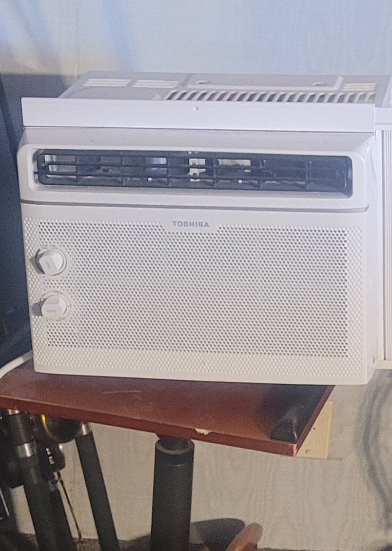 Toshiba RAC-WK0612CMRU 5000 BTU Window Air Conditioner. I still have original box and all parts. works great.