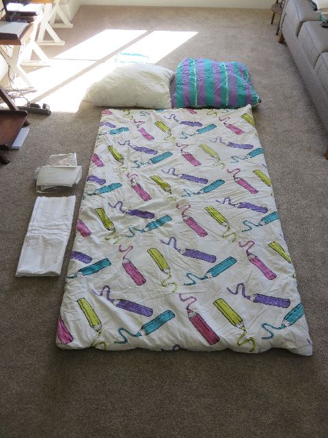 BRAND NEW CHILDRENS COMFORTER AND 2 PILLOW SET - BOUGHT IN GERMANY