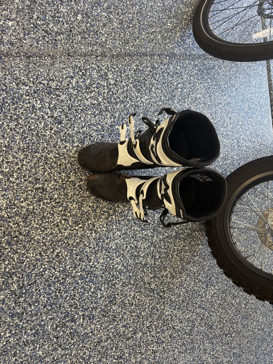 Alpine Stars Tech 3 size 11