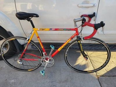 BIANCHI GOLD RACE TEAM
CAMPAGNOLO MIRAGE 2X9 GROUP