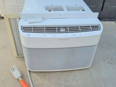 Frigidaire Gallery FGCR0844U1E 8,000 BTU Window Air Conditioner w/ Remote
