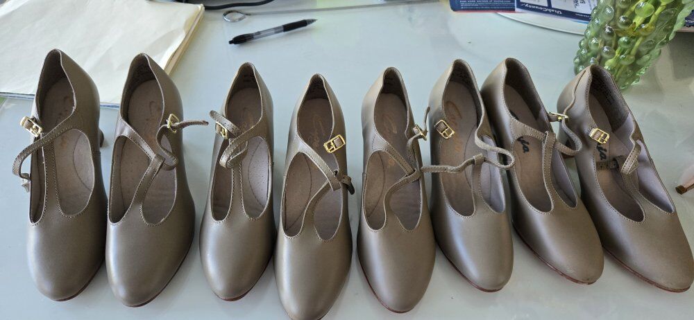 Capezio Women'sT-Strap Leather Upper