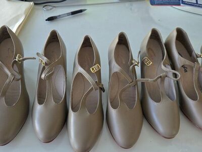 Capezio Women'sT-Strap Leather Upper