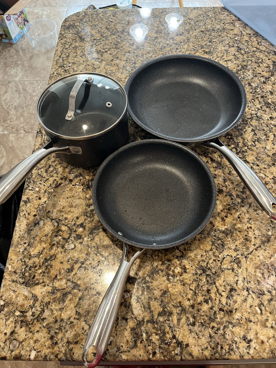 4 pieces, 2 Frying pans and a sauce pan with lid