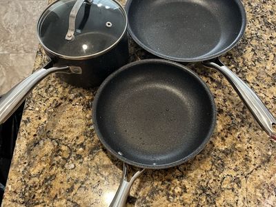 4 pieces, 2 Frying pans and a sauce pan with lid