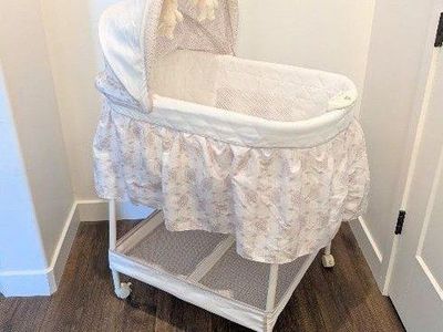 Delta Children Baby Bassinet with Adjustable Canopy, Music, Light & Motion Control