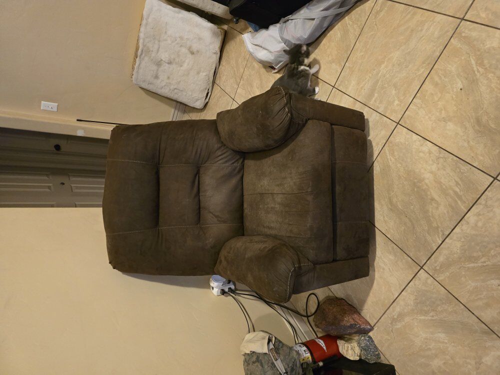 free medium sized super soft recliner