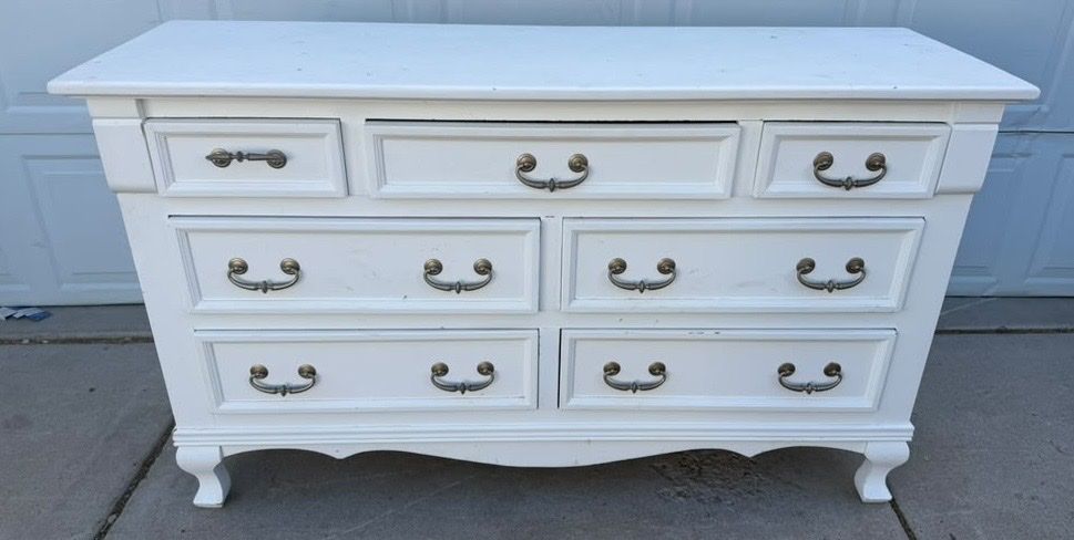 Gorgeous dresser