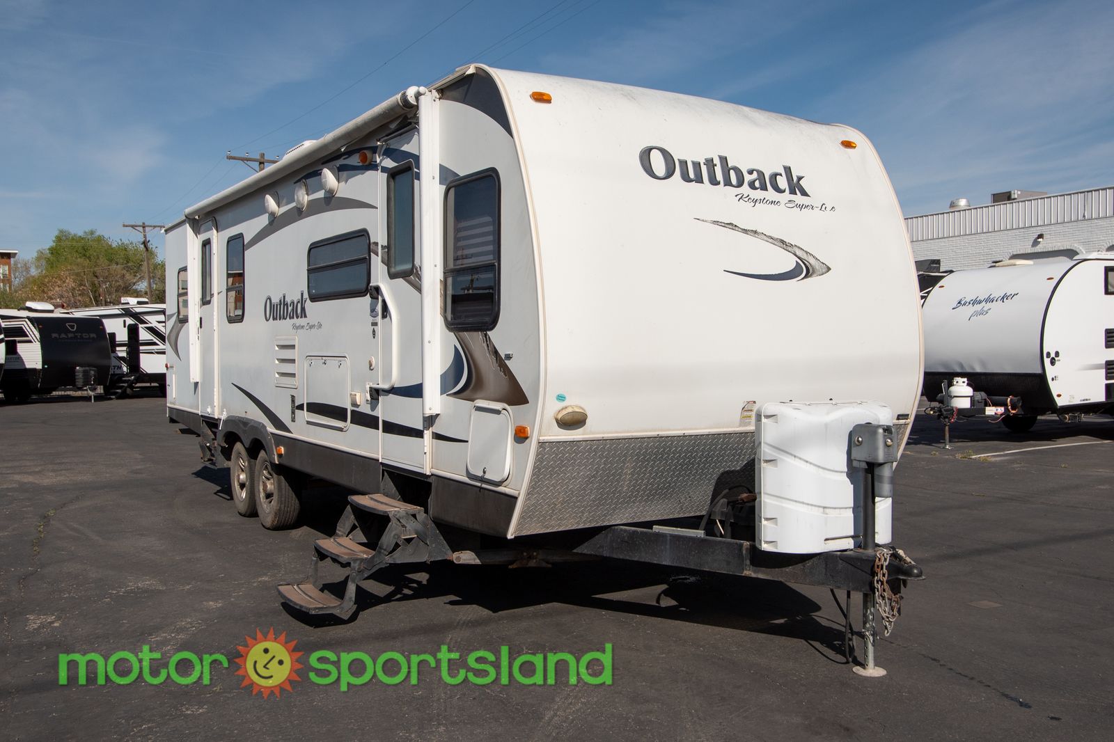2011 Keystone Outback FL260 Front Lining Room Rear Bedroom Two Entry Doors Center Bath Outdoor Kitchen