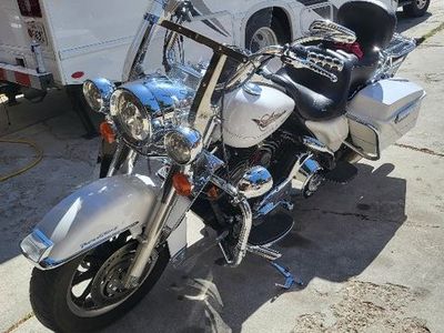 Harley Davidson Road King Classic Cruiser Motorcycle - Silver, Windshield, Saddlebags. 2006