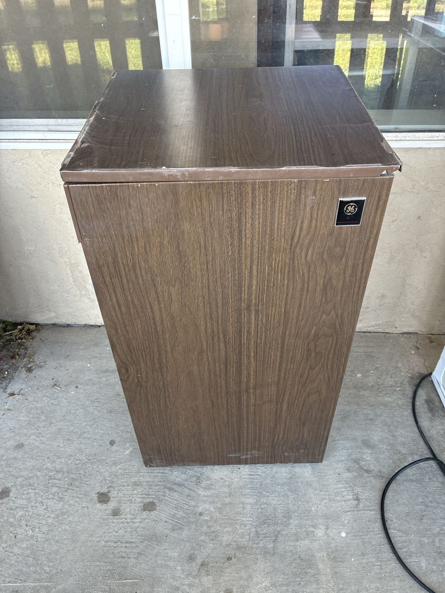 GE Compact Mini Fridge