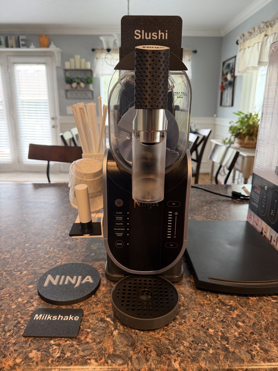 Ninja Slushi Maker + Extras