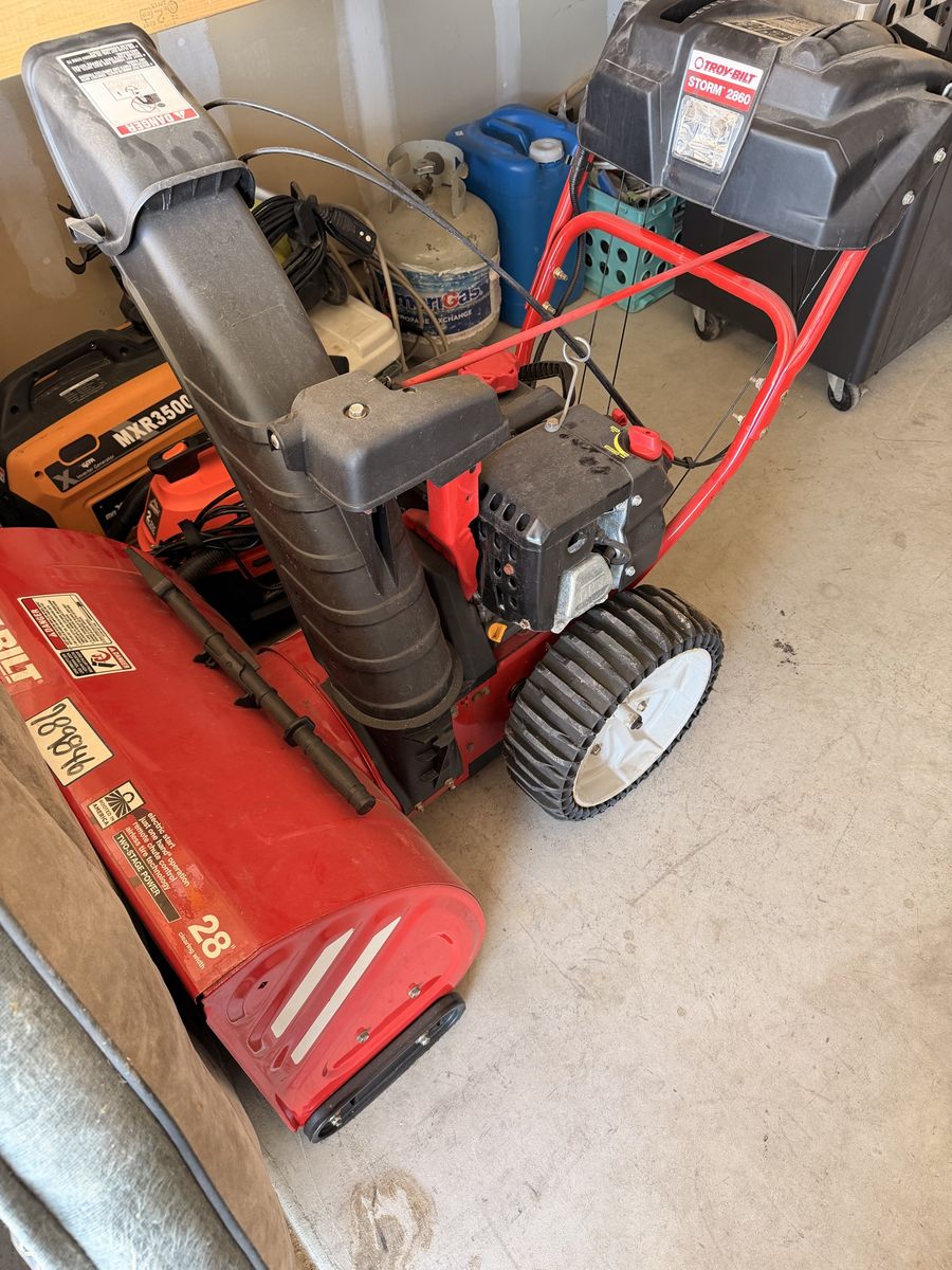 Troy Bilt Storm 2860 snow blower 