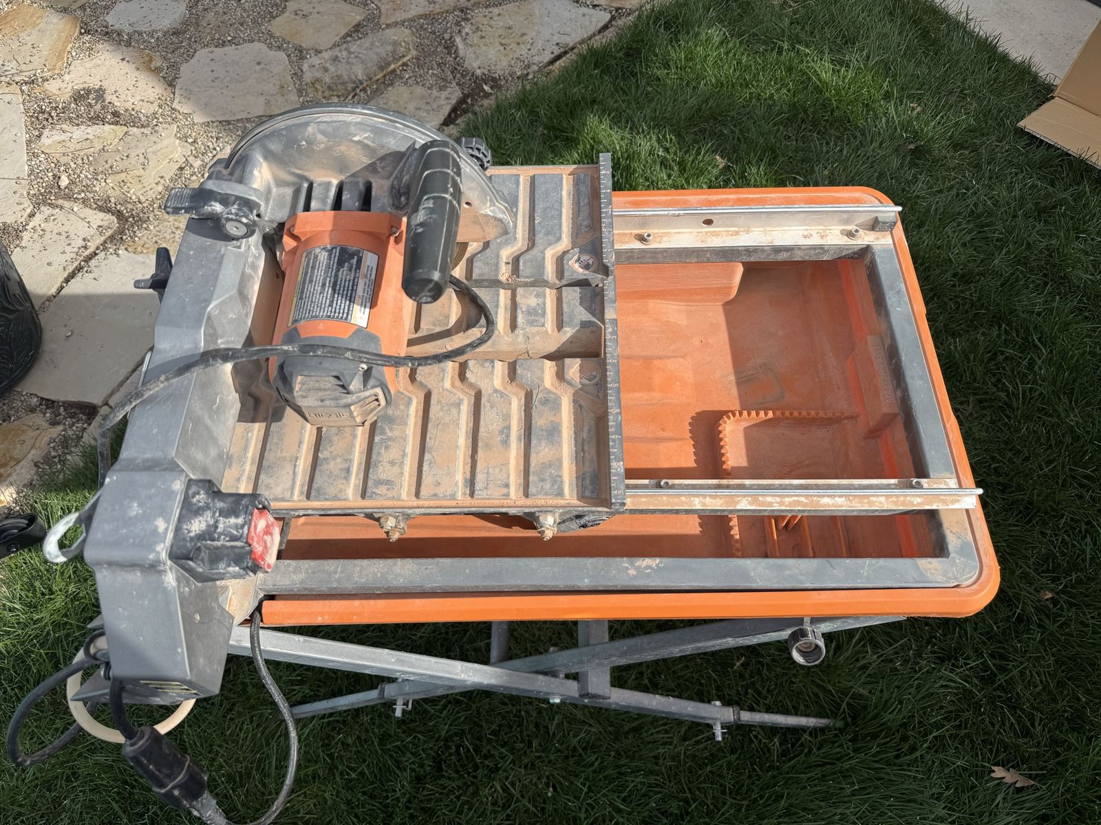 Rigid tile saw