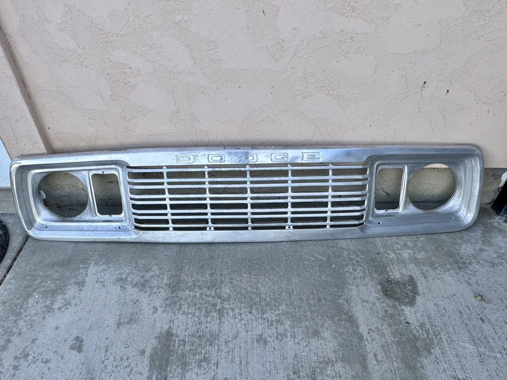 1977-1978 Dodge Ram Pickup Grill