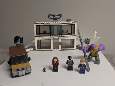 LEGO Marvel Super Heroes Avengers Compound Battle Set (76131) with Minifigures