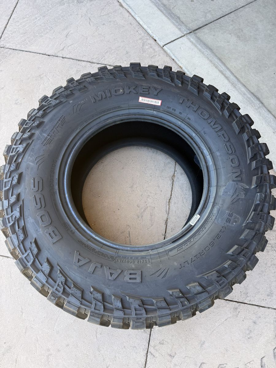 35x12.5x17 Tire