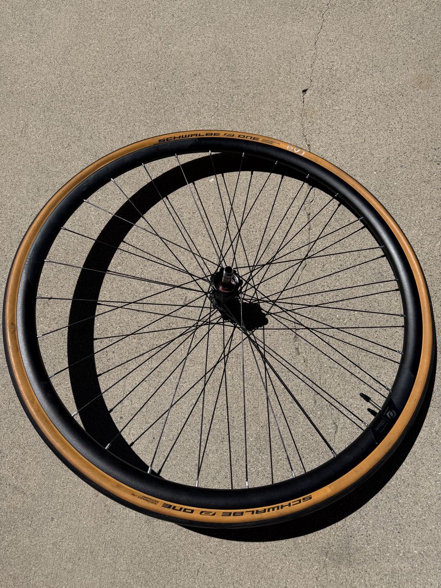 Syncros RP 2.0 Disc wheelset with Schwalbe One tan-wall tires, XDR freehub.