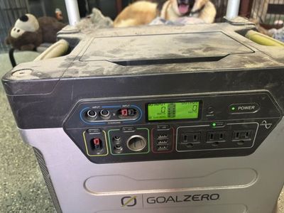 Moving Sale - Yetti 1250 Solar Charge w/ 3 80w Pannels