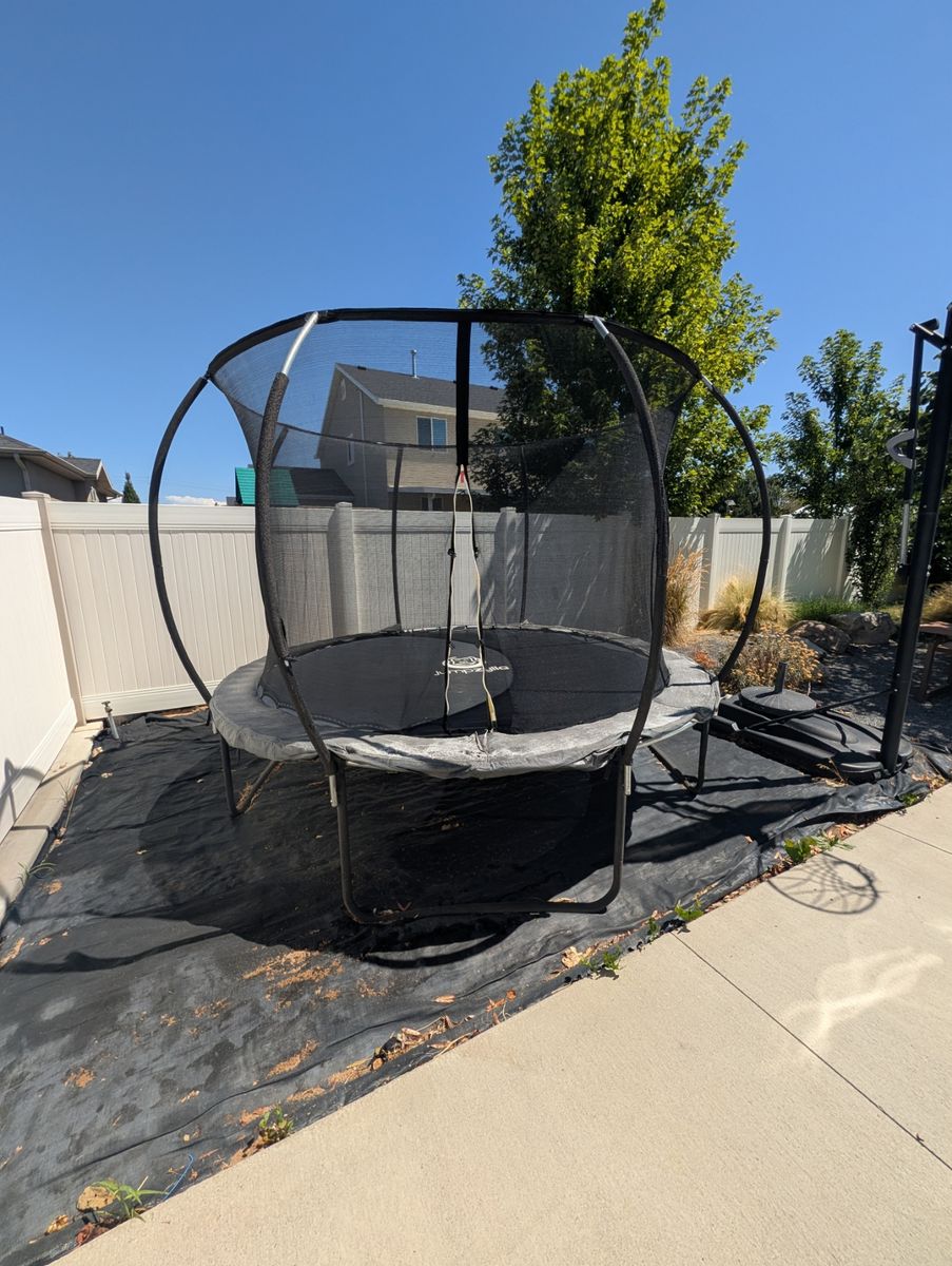 8ft Trampoline - Jumpzylla, with saftey net