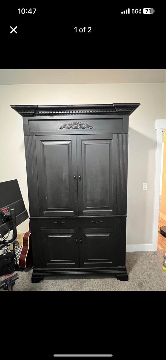 Entertainment center / TV stand