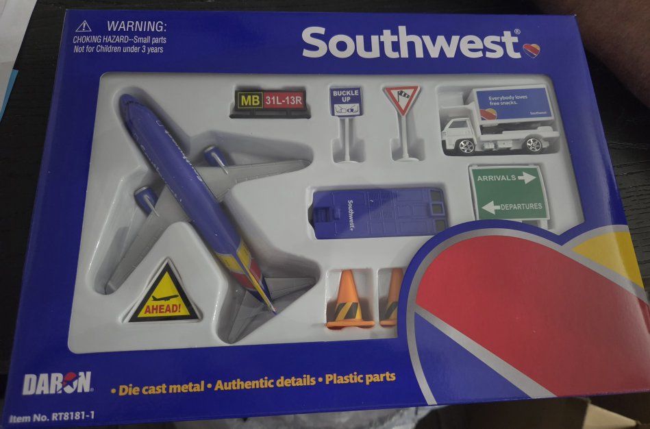 New Southwest Airlines and American Airlines Toy Airplane & Ground Crew Playset - 5-inch plane with accessories