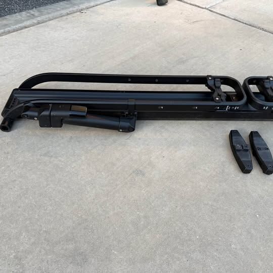 Kuat Piston SR Dual Ratchet Bike Rack Roof Mount